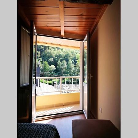 Apartamento Con Vistas Al Rio A Solaina Samos Kültér fotó