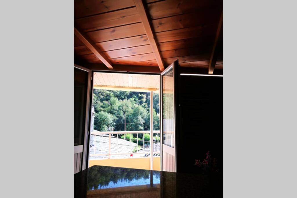 Apartamento Con Vistas Al Rio A Solaina Samos Kültér fotó