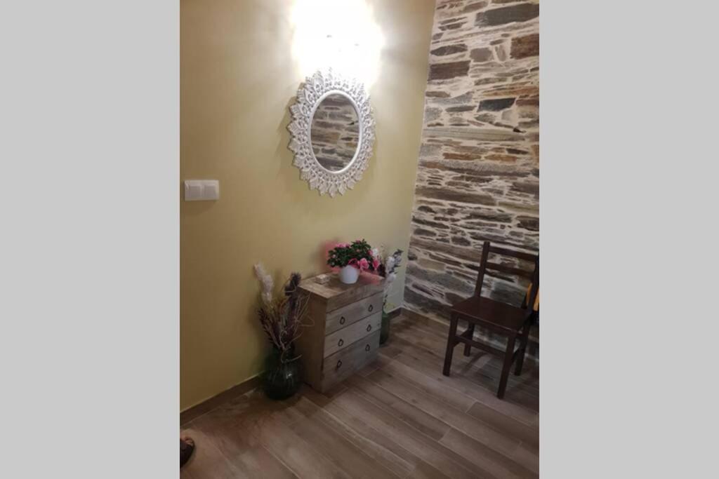 Apartamento Con Vistas Al Rio A Solaina Samos Kültér fotó
